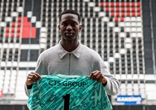 Quenten Attigah tekent contract bij AZ