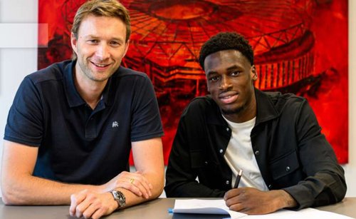 Ernest Poku definitief naar Bayer Leverkussen