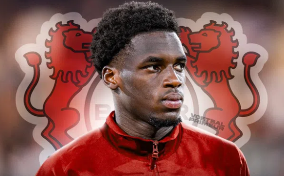 Ernest Poku laat een sterke indruk achter op zijn nieuwe rol bij Leverkusen: 