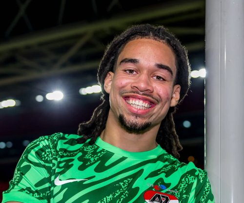 Kiyani Zeggen langer bij AZ