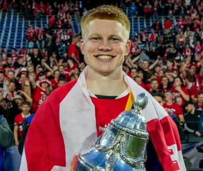 Kees Smit langer aan AZ verbonden
